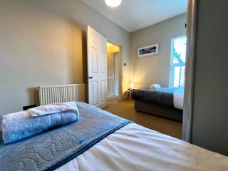 2 BED home in Birmingham Contractors free parking and fast Wi-Fi - 1