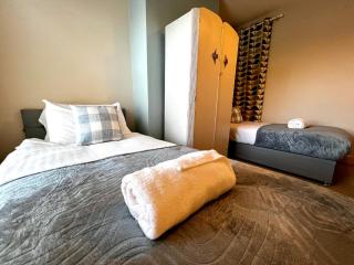 Last-Minute Reserve l Exclusive Deal l Sleeps Up to 6 l Free Parking l 73 Selsey Road Birmingham l JVT Short Lets l - Birmingham - 2