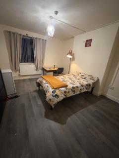 Room - Neepsend - 0