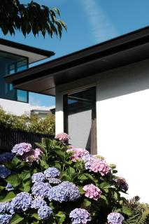 Central, Intimate,mountain lakeside garden retreat - Queenstown - 4