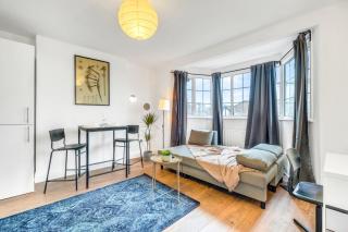 Professionals, Corporates, Travellers, all amenities, toiletries, FREE PARKING, Flat 3 - Colindale - 0