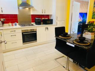 1 minute walk to Liverpool Stadium Free Private Parking, Anfield Liverpool Entire House - Liverpool - 9