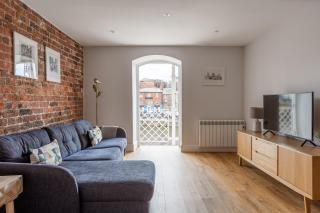 Luxury Apartment Woodsmill View - on the river - with balcony - Recently refurbished - York - 0