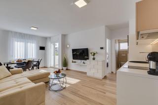Villa Corcovado Deluxe Apartments with Heated Pool - 2
