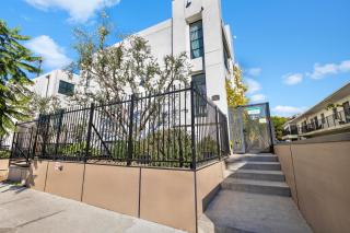 4BR Townhouse with Free Parking & Fast WiFi - Los Angeles - 7