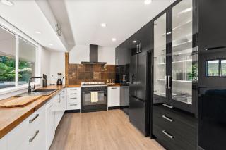 Sunny Paihia Retreat with BBQ, Spa and Pool - 6