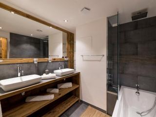 Appartement de standing à Courchevel avec vue, proche des pistes, parking inclus - FR-1-575-59 - Courchevel - 1