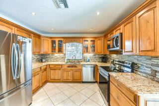 Hot Tub and Heated Pool Bonita Springs Getaway! - Bonita Springs - 3