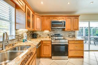 Hot Tub and Heated Pool Bonita Springs Getaway! - Bonita Springs - 2