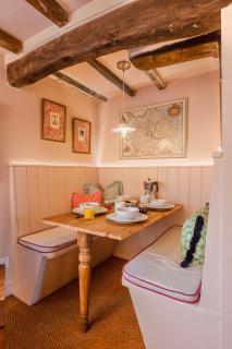 Pocket Cottage Luxury 18th Century Tiny Home in Picturesque Village with Pubs - 2