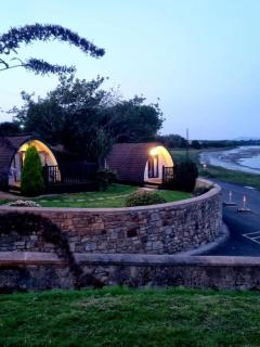 The Golden Ball Hotel Pods - 5