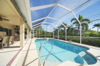 Saltwater electric & solar-heated pool home, with TV on lanai - Villa Addison - Cape Coral - 8