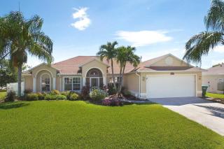 Villa Addison - Saltwater electric & solar-heated pool home, with TV on lanai - SWFL Rentals - 7