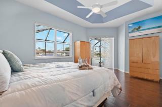 Almost 2,700 sq ft heated pool home on triple lot with sailboat access! - Villa Andrea - Cape Coral - 3
