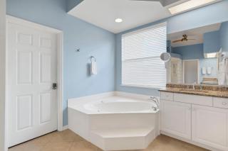 Villa Amore - Fully-fenced electric-heated oversized pool home w/lots of privacy - SWFL Rentals - 2