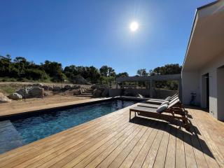 La Villa Luxury Green patio - 1