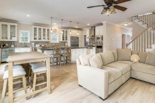 1 Mi to Jenkinsons Boardwalk Family Gem with Grill - 8