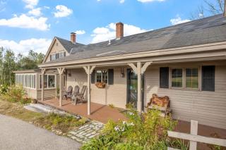 Renovated Ambrose House with Antique Decor and Sun Porch - Center Harbor - 0