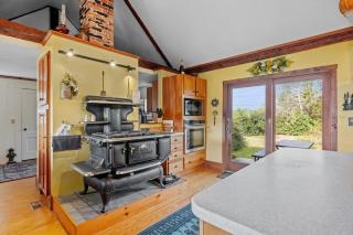 Renovated Ambrose House with Antique Decor and Sun Porch - Center Harbor - 1