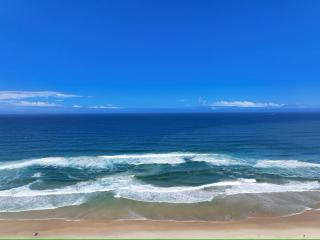 Luxurious Beachfront Apartment - Gold Coast - 1