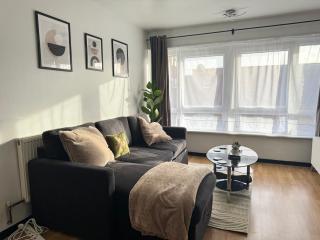 Cosy 2BR Flat, near station in London - Raynes Park - 0