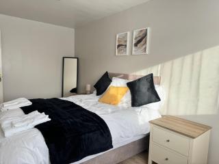 Cosy 2BR Flat, near station in London - Raynes Park - 1