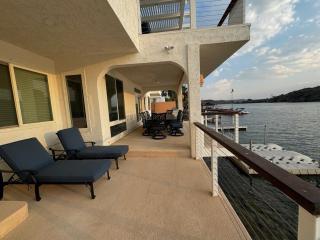 Fox River House, River Front getaway - 1