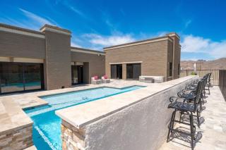 Eagles Lair, Poolside Luxury! - Parker - 4