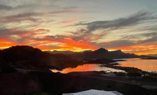 Max View, Million Dollar Lake Views! - 0