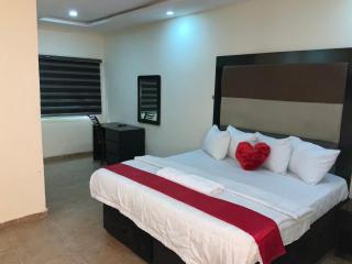 SENATOR'S SUITES and TOWERS HOTEL - Agege - 3