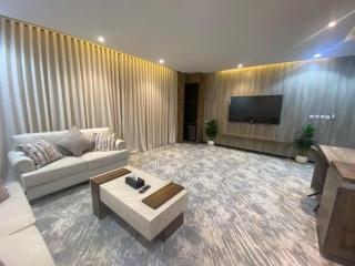 غرفة وصالة سوبر فندقية فاخرة - 0