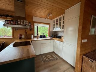 Cosy Retreat Home with Jacuzzi - 1