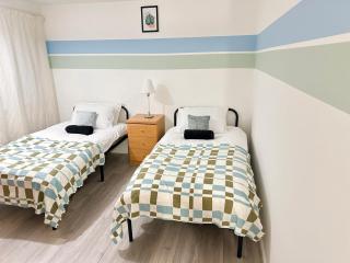 Spacious Home Away From Home, 6mins to Luton Airport - Luton - 2