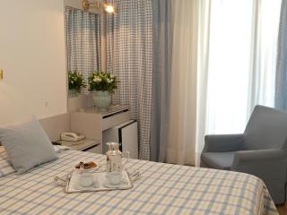 The Park Hotel Piraeus - 8