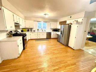 Large Private Ranch - Master Bedroom Suite with King Bed and private Bathroom - Fenced Yard - Pets & Kids Welcome - Pool Table - 9