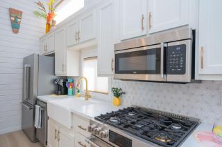 Bubbles and Brews, Road Runner Bungalow - 4