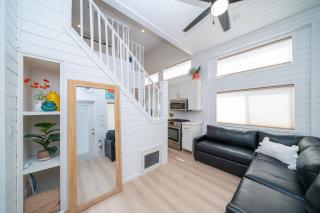 Bubbles and Brews, Road Runner Bungalow - 3