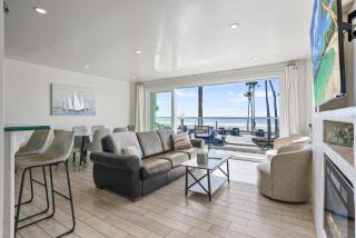 Beachfront Retreat with Ocean Views Private Rooftop Deck Walk to Pier and Town - 4