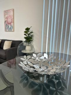Spacious 4-Bedroom Apartment next to Harbour Town - Gold Coast - 2