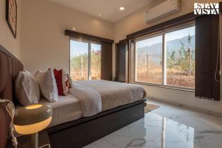 StayVista at Palazzo in the Mountain with BBQ - Karjat - 5