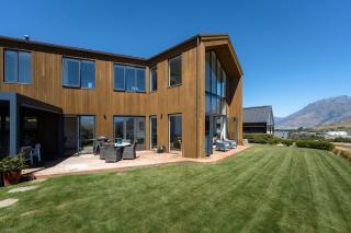 Premium Escape at Jacks Point Stunning Views & Designer Comfort - - 4