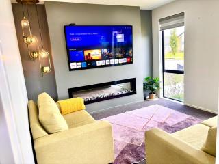 Modern three bedroom house - Christchurch - 0