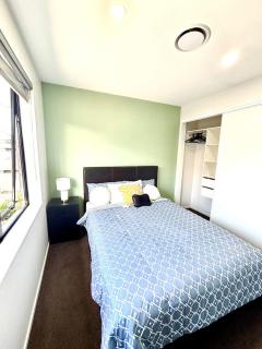 Modern three bedroom house - Christchurch - 8