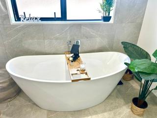 Modern three bedroom house - Christchurch - 4