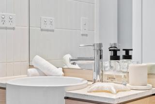 'Beachside Glow' Gold Coast Bliss with Shared Pool - Gold Coast - 3