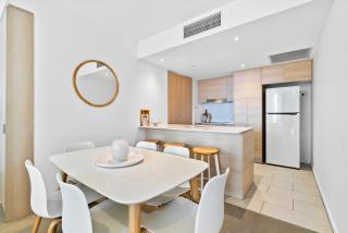 'Beachside Glow' Gold Coast Bliss with Shared Pool - Gold Coast - 1