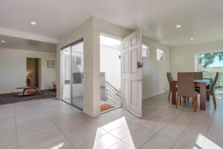 2nd floor A-C steps to beach downtown La Jolla - San Diego - 5