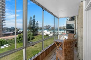 The Suntide - Beachfront 2Bedroom Unit at Central Surfers with Parking and Netflix - Gold Coast - 0