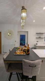 Oasis retreats perfect for large group close to beach - Rochford - 8