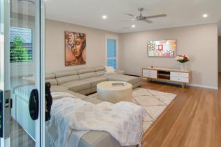 Thane Retreat - Cosy Ambience, Modern Entertaining - Wagga Wagga - 4